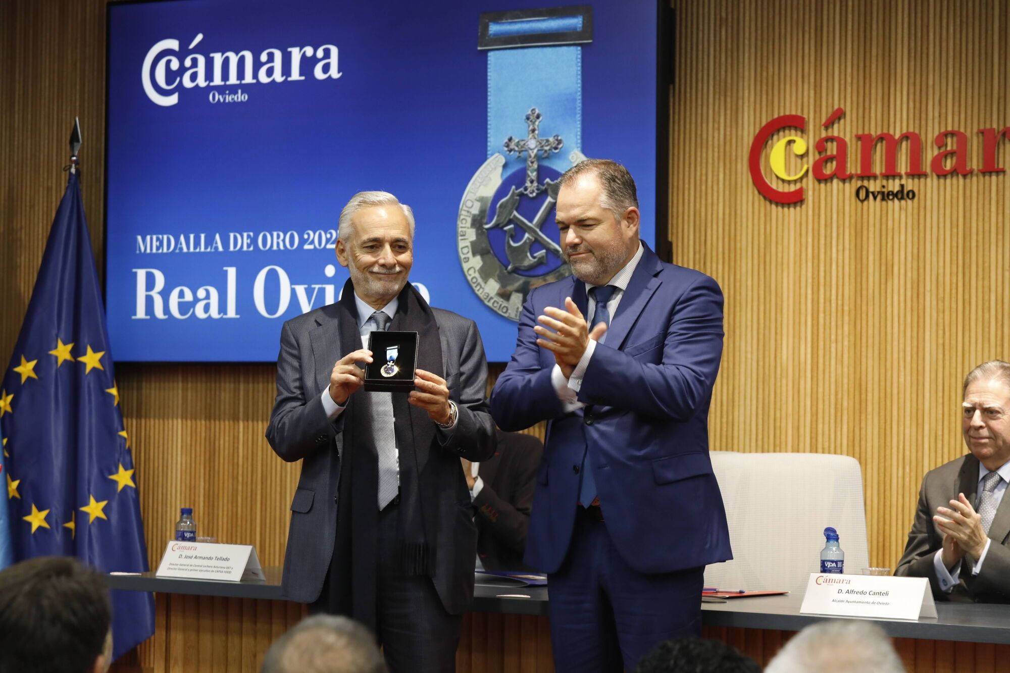 Así fue entrega de la Medalla de Oro de la Cámara de Comercio de Oviedo al Real Oviedo