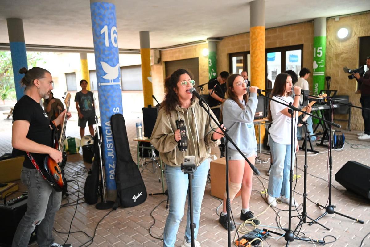 Encierro de profesores en el instituto Cayetano Sempere de Elche