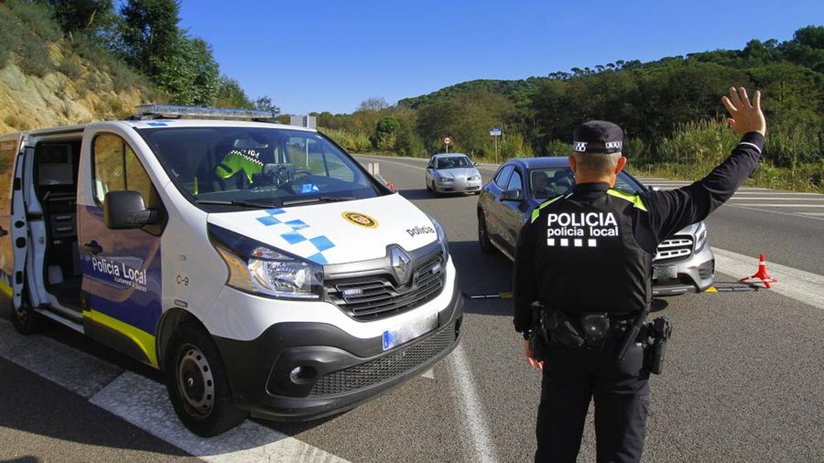La Policia Local de Blanes en un control, en una imatge d'arxiu.