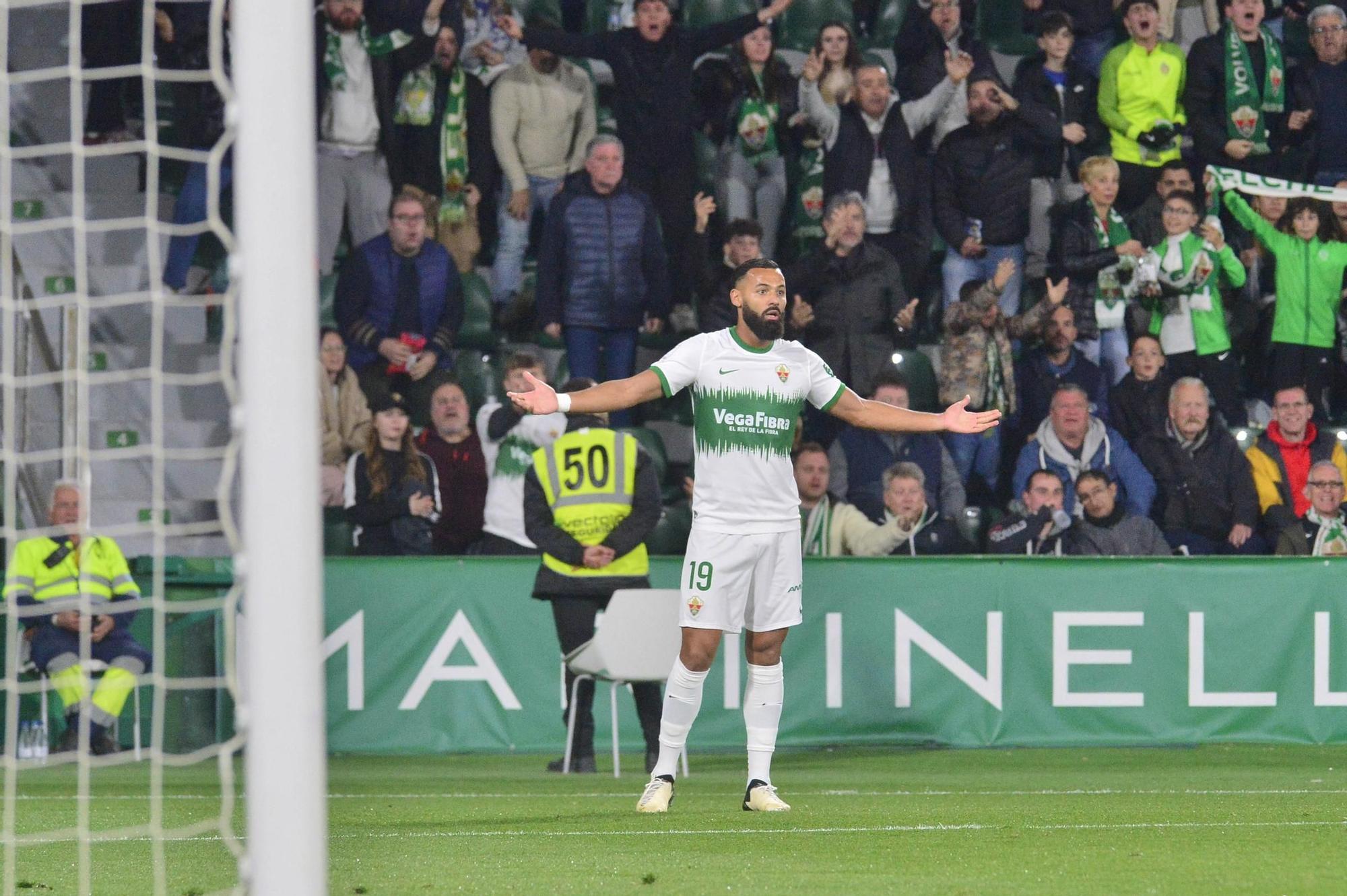 El Elche choca contra una muralla