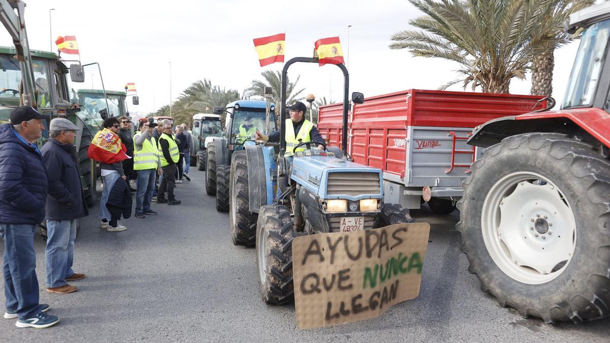 Una de las tractoradas que llevaron a cabo los agricultores el pasado mes de febrero en la provincia.