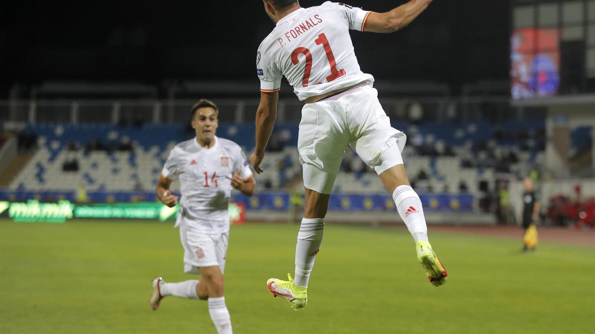 Pablo Fornals celebra el primer gol de España ante Kosovo