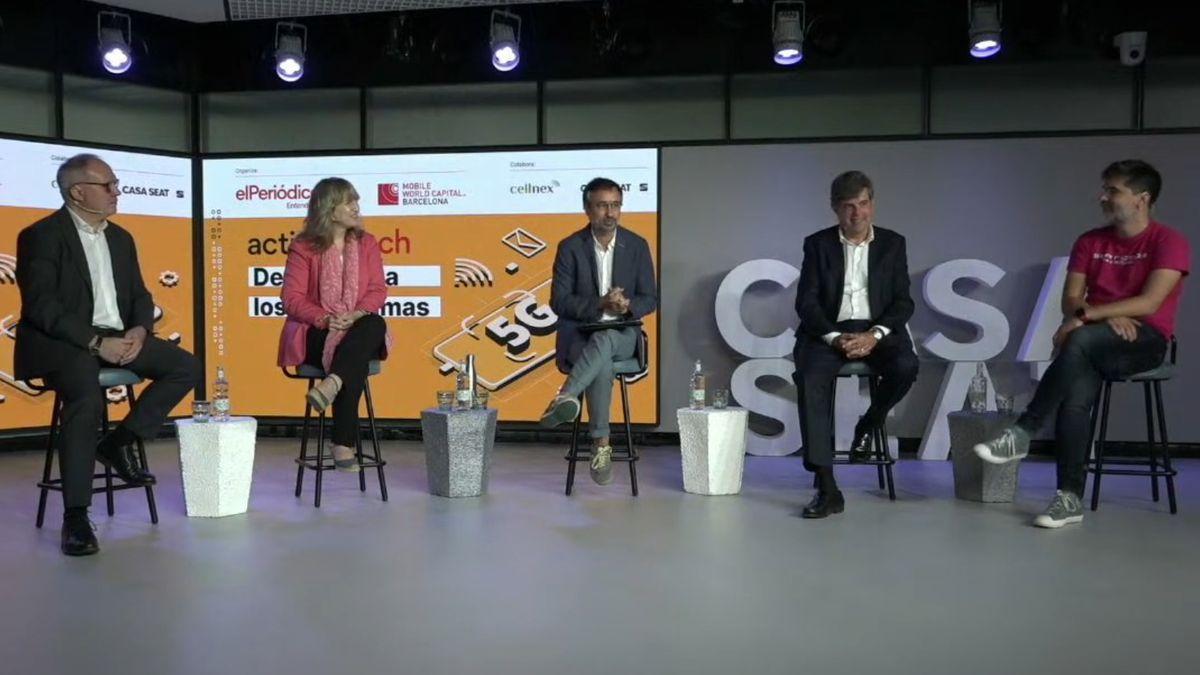 D&#039;esquerra a dreta: Eduard Martín (MWC Barcelona), Montse Guardi (Alastria), Michele Catanzaro, moderador de l&#039;esdeveniment, Antoni Liria (Cellnex Telecom) i Carlos Buenosvinos (SEAT:CODE)