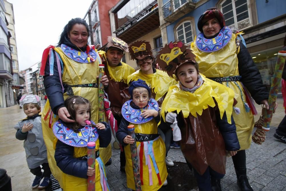 Tradicional desfile de los Escolinos Antroxaos.