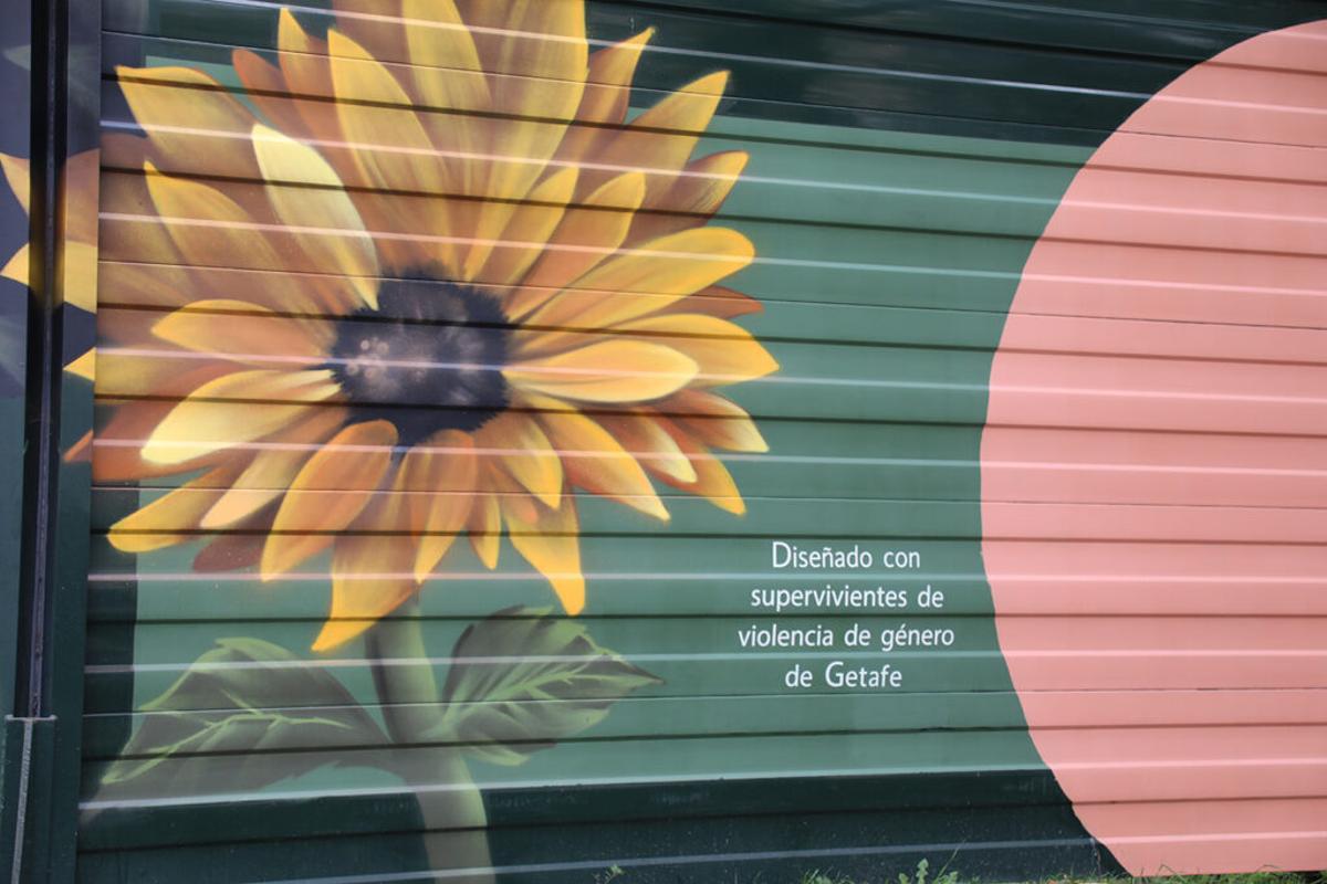 Un girasol, símbolo de la familia de la última mujer asesinada en el municipio.