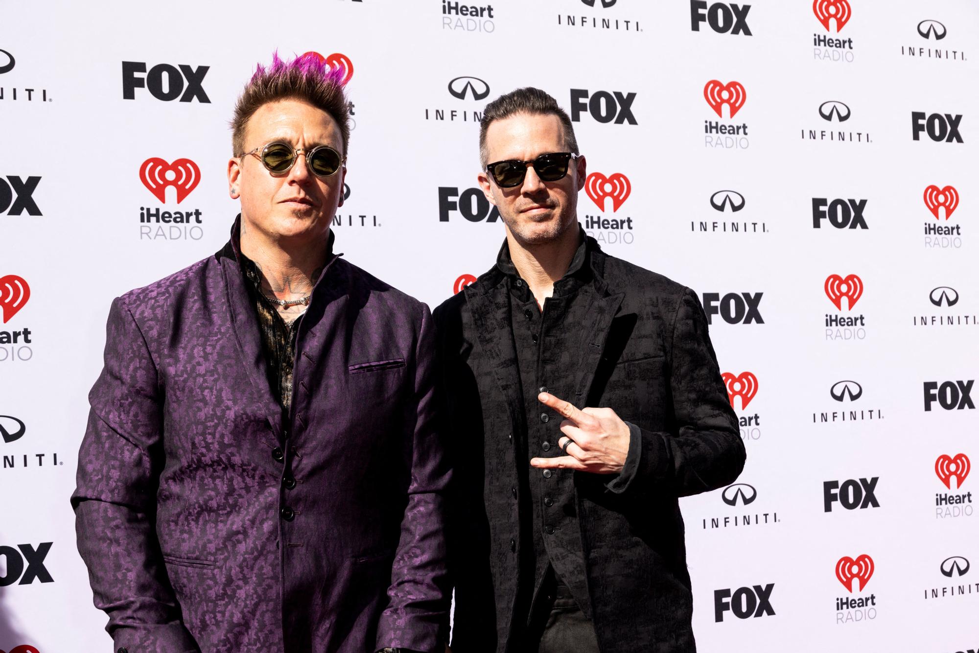 Las mejores imágenes de la alfombra de los iHeartRadio Music Awards 2023