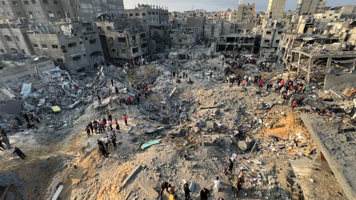 Edificios destruidos por un bombardeo del Ejército de Israel contra el campamento de refugiados de Yabalia, el más grande en la Franja de Gaza