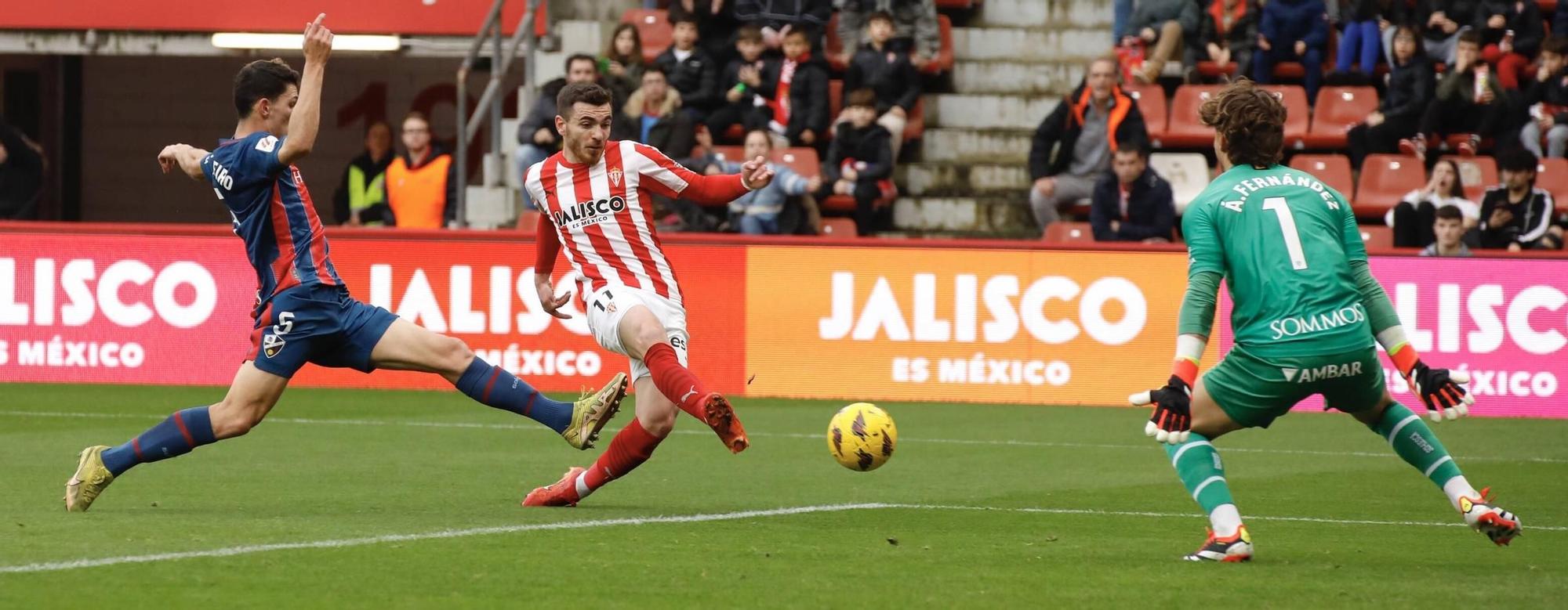 En imágenes: el encuentro entre el Sporting de Gijón y el Huesca