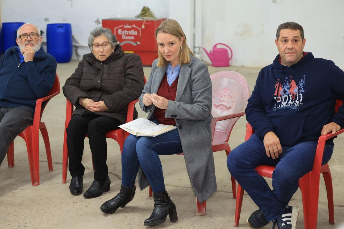 Reunión en la sede de la asociación de vecinos El Roser de Vila-real