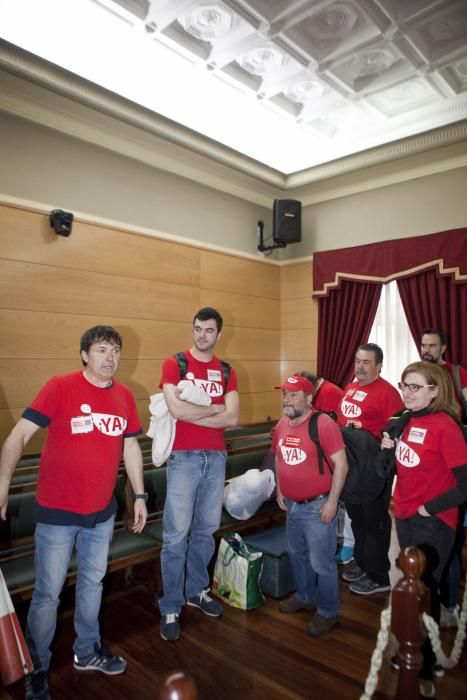 Encierro en el Ayuntamiento de Langreo por el centro de discapacitados