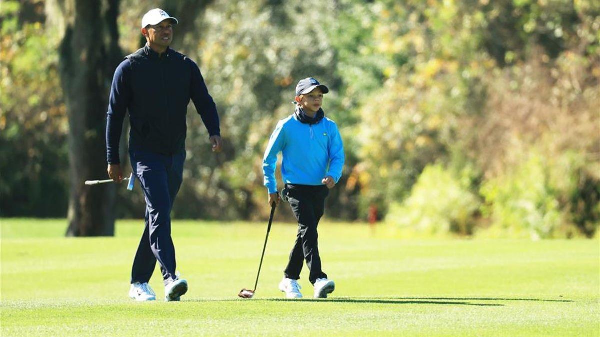 Tiger Woods y su hijo Charlie, en una ronda de entrenamiento en Florida