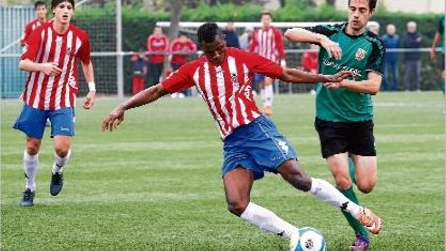 El Girona B,  en una imatge d&#039;arxiu, no acaba de trobar una línia de resultats que l&#039;allunyi de la zona baixa.