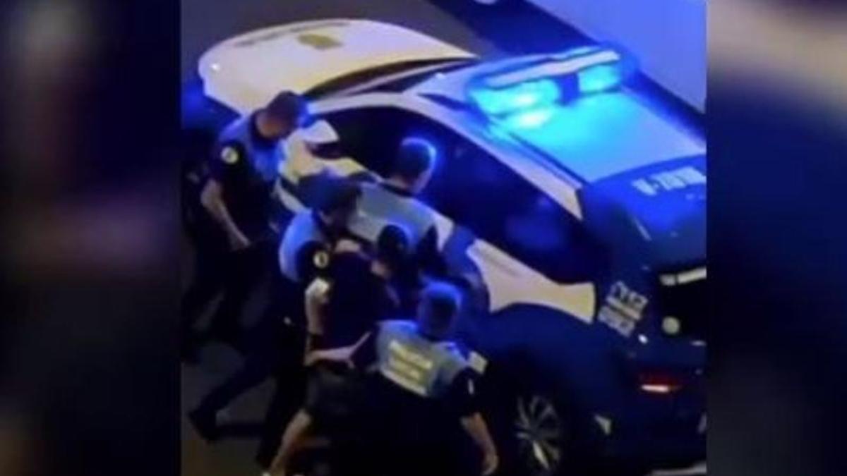 Así fue la persecución policial en Canarias que acabó con dos detenidos tras estrellarse contra un árbol