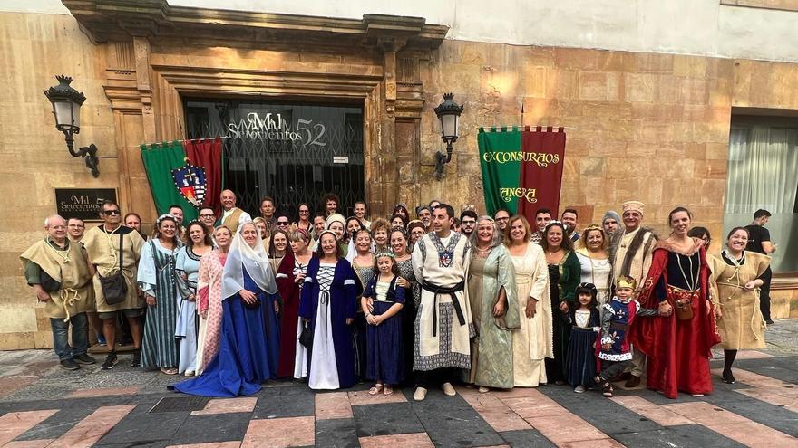 Los Exconxuraos de Llanera se lucen en América en Asturias: así fue la presencia del concejo en el gran desfile de Oviedo