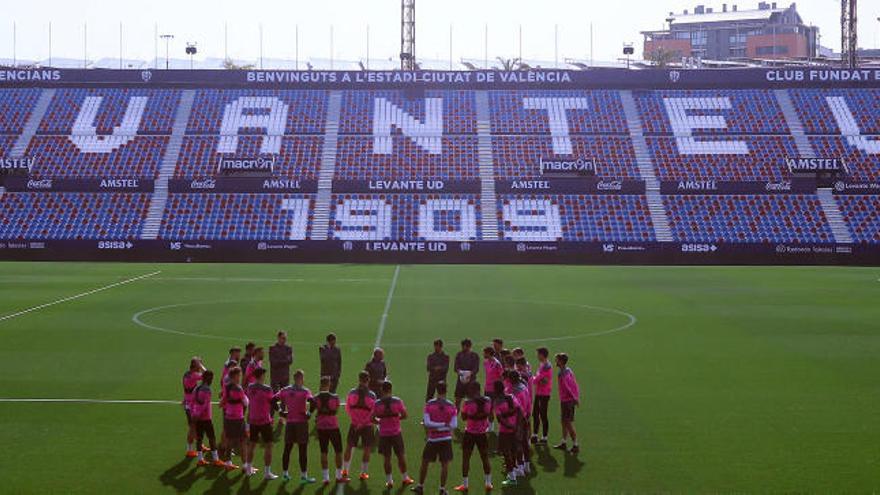 Sorpresas en el once del Levante