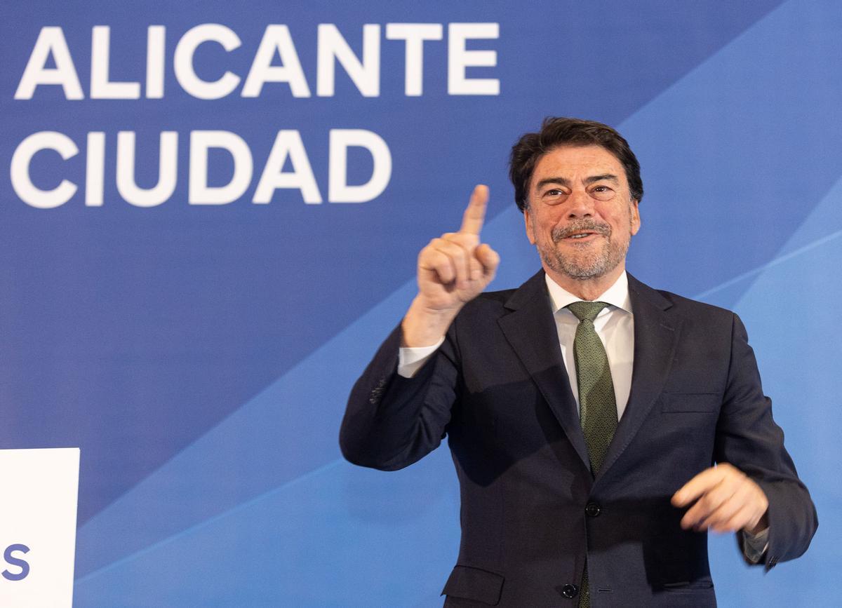 Rajoy apadrina a Luis Barcala
