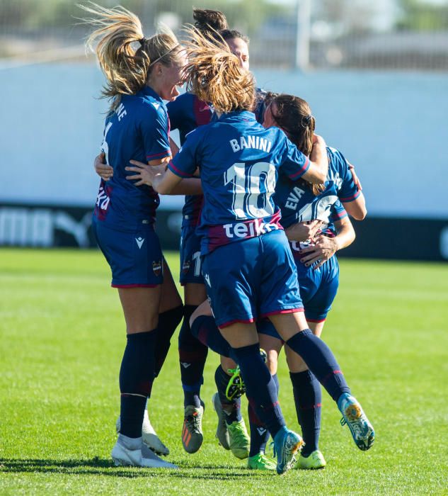 Las imágenes del derbi Valencia - Levante femenino