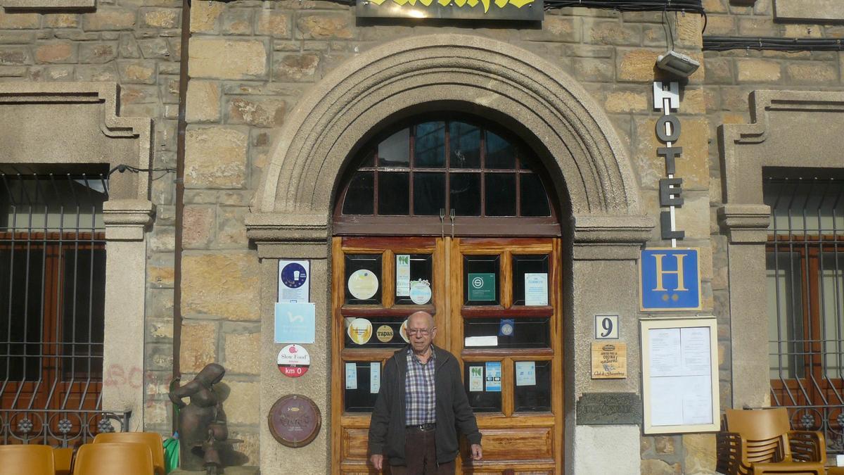 Eutimio Busta, hostelero de Lastres.