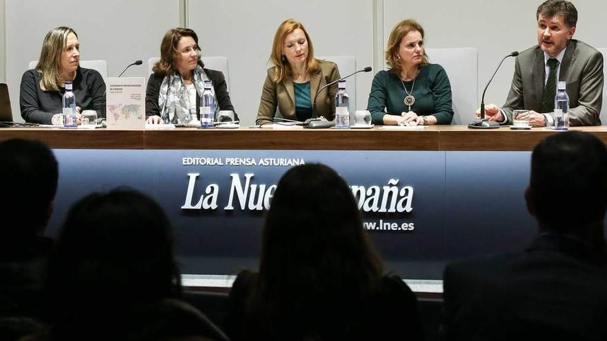 De izquierda a derecha, Marta Magadán, Cristina López, Eugenia Suárez, Marta Vidal y Javier Parra.