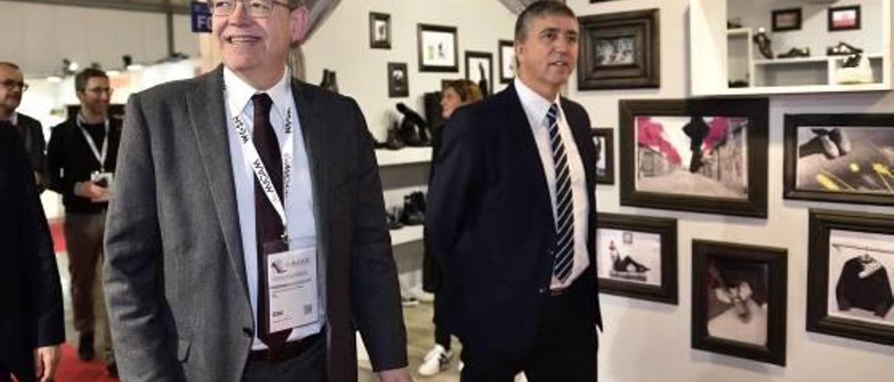 El presidente Puig y el conseller Climent durante una edición de la feria de calzado de Milán.