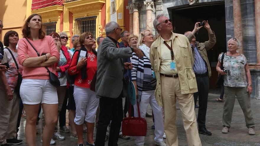 Turistas en la capital.