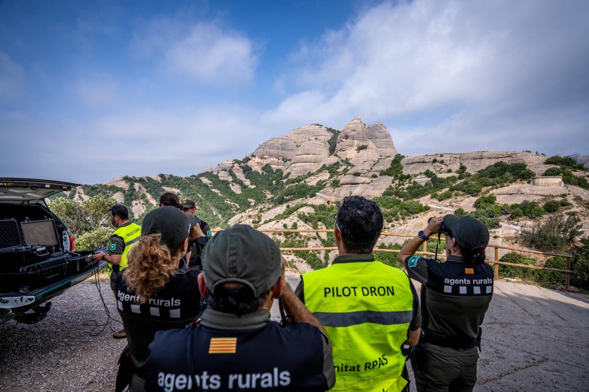 Barcelona 21/08/2024 Sociedad Serie: En guàrdia. Un dia con los agentes rurales. VIgilancia con drones en el área de Montserrat. AUTOR: JORDI OTIX