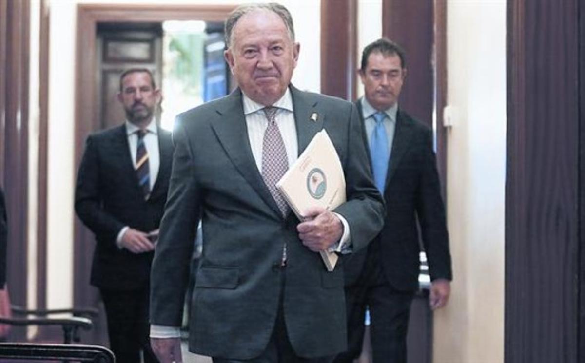 El general Félix Sanz Roldán, director del Centre Nacional d’Intel·ligència, a l’arribar al Congrés dels Diputats, ahir.