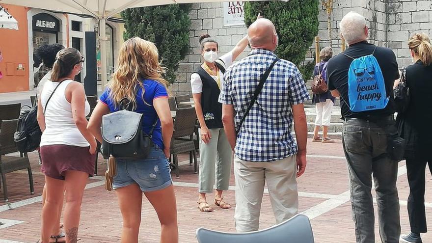 Ple a les visites guiades per donar a conèixer i recórrer la ciutat de Figueres