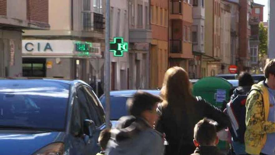 Escolares salen de sus clases en un colegio de la capital.