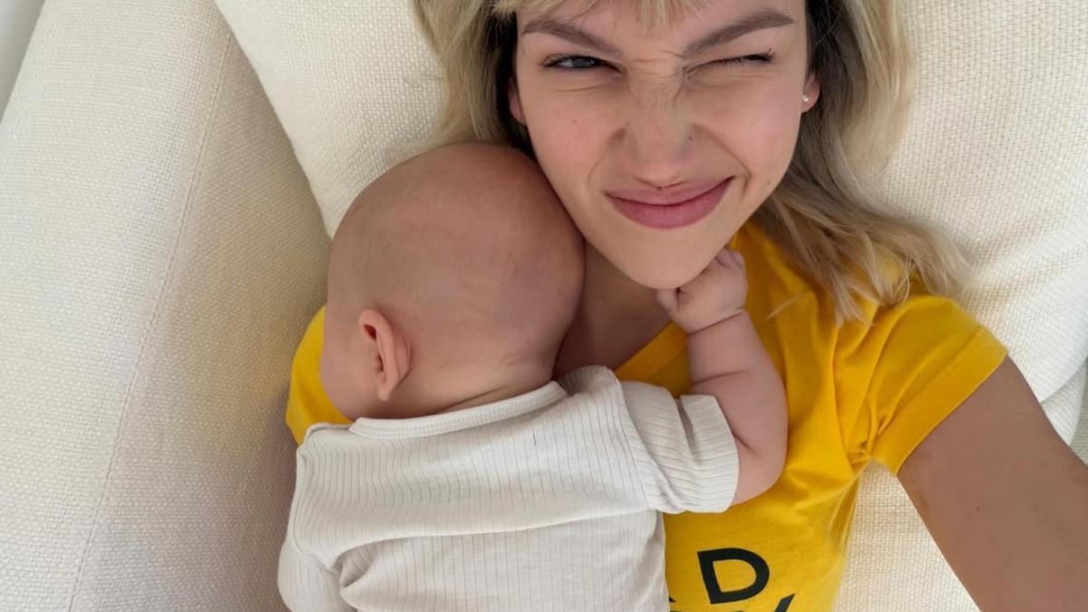 Úrsula Corberó con su hijo Dante