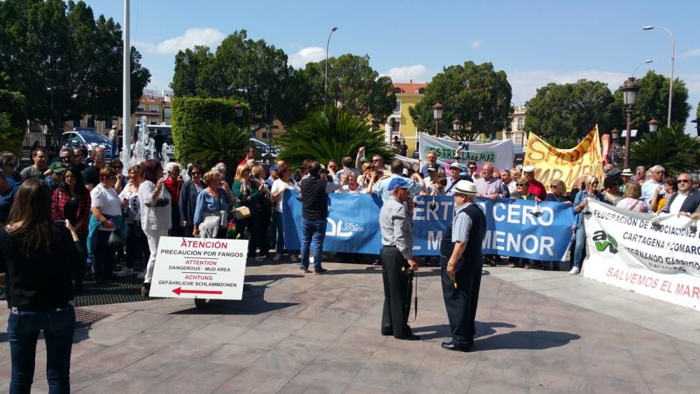 El lodo del Mar Menor llega a Murcia