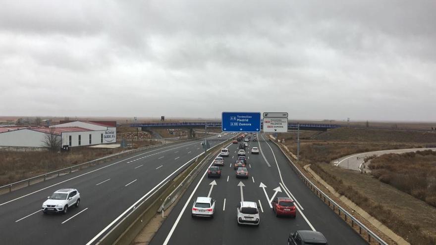 Un accidente en la A-6 a la altura de Paradores de Castrogonzalo provoca retenciones en sentido Madrid