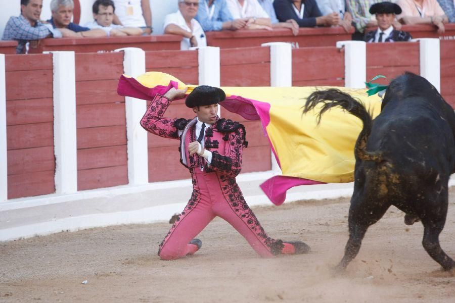 Toros en San Pedro: Cayetano, por la puerta grande