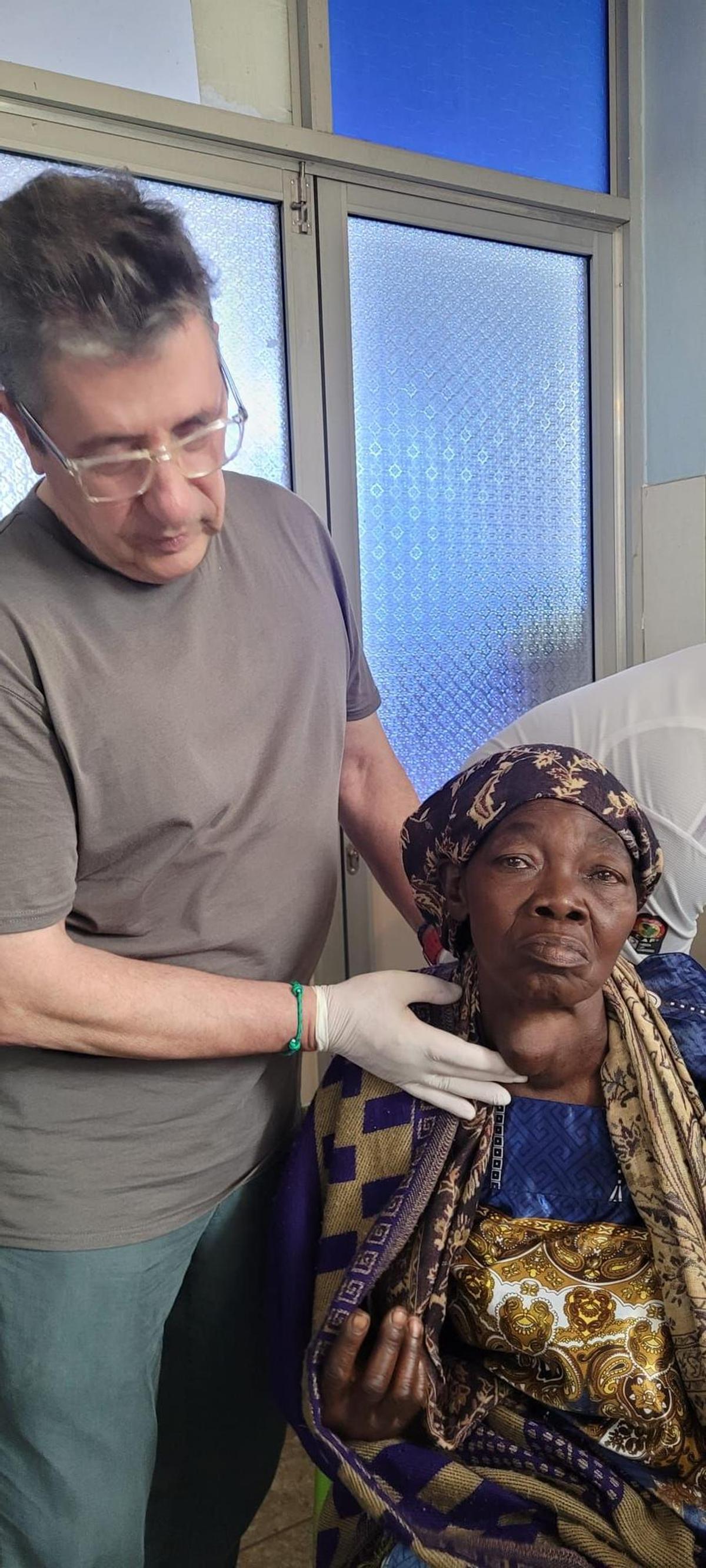 Fotogalería | Las imágenes de la labor de dos cirujanos del hospital de Plasencia en Uganda Fotogalería | Las imágenes de la labor de dos cirujanos del hospital de Plasencia en Uganda
