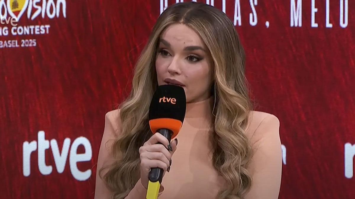 Melody durante la rueda de prensa