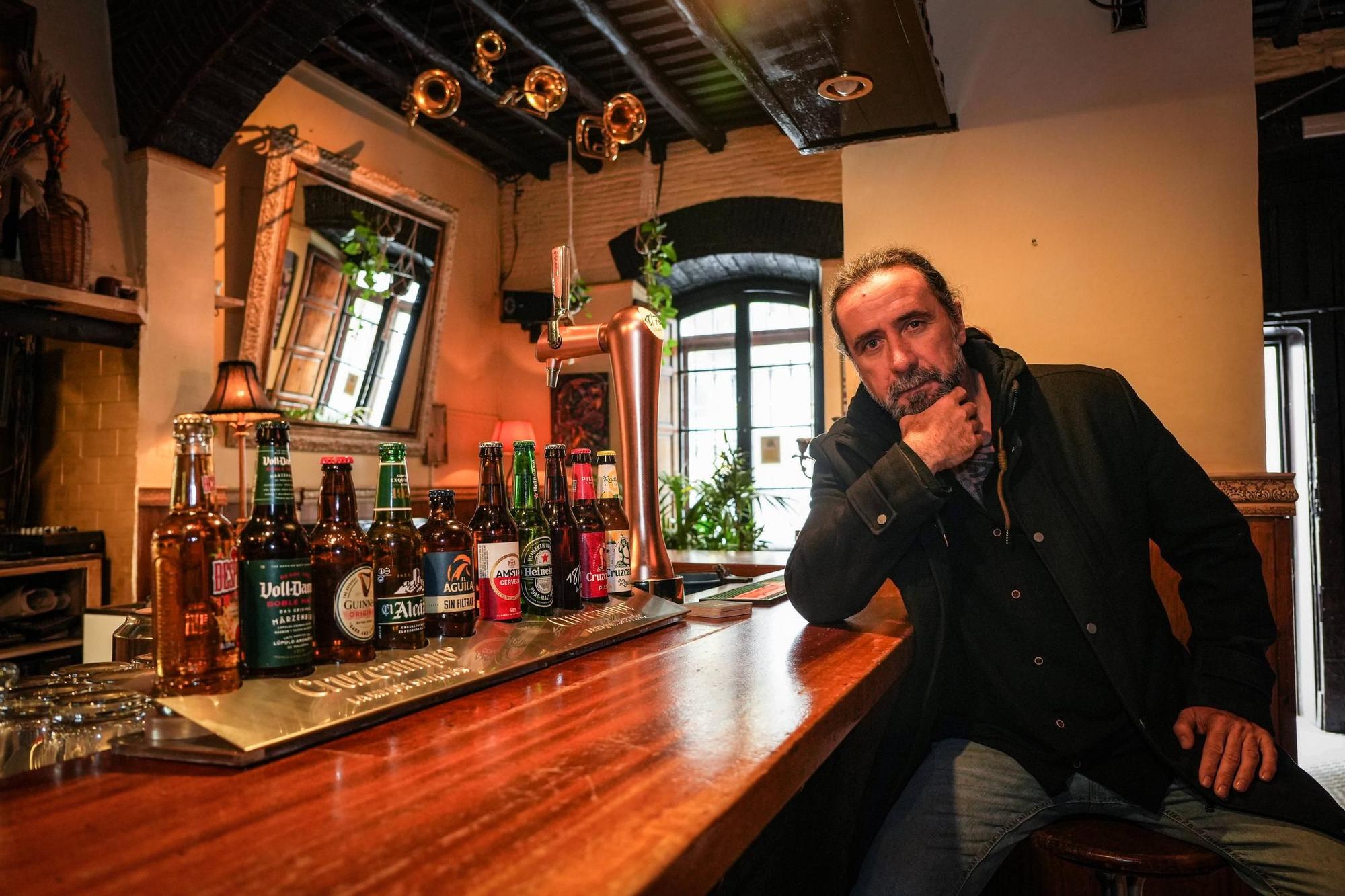 Vicente Rolo Adrián, propietario del café-bar El Espantaperros de Badajoz.