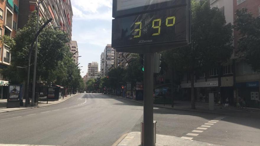 La Gran Vía de Murcia, desierta y a 39 grados