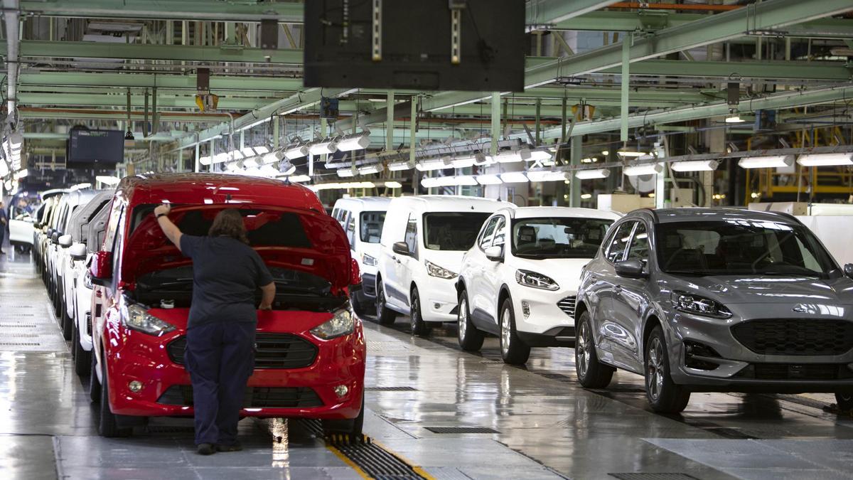 Coches en producción en Ford Almussafes, en 2023.