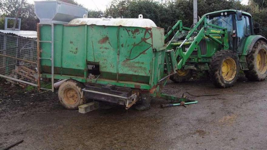 Un vecino de Sarria fallece aplastado por un remolque