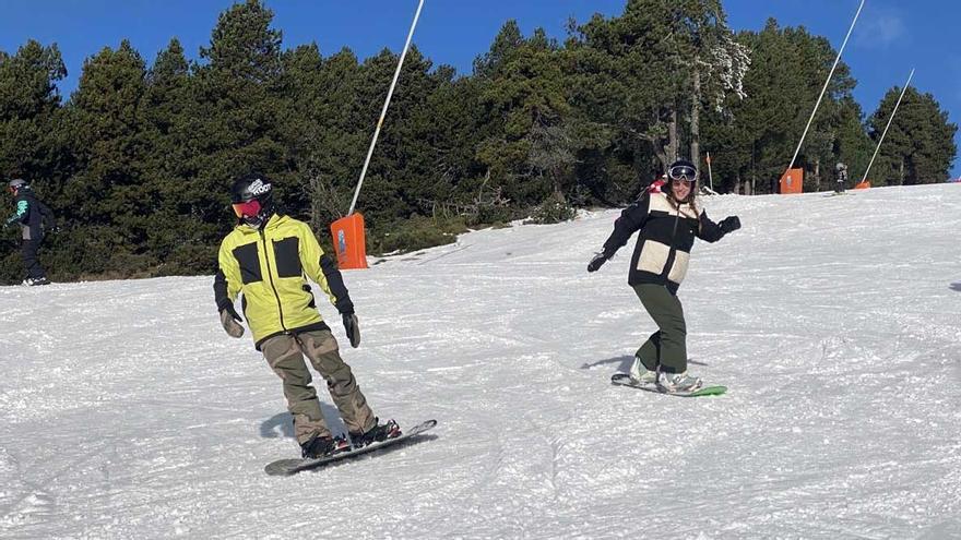 Satisfacció i alegria entre els primers esquiadors de Font Romeu