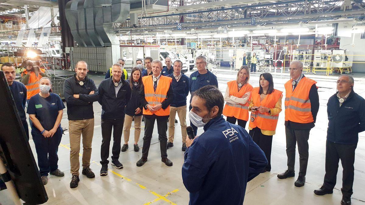 Otro momento de la visita ayer a la planta de Vigo.