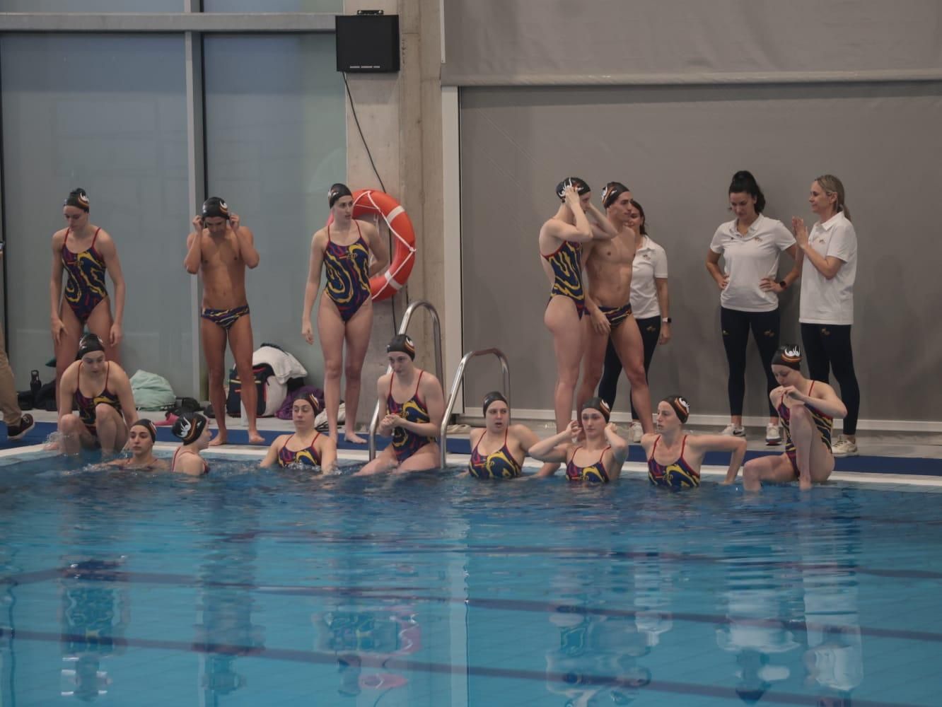 Exhibición solidaria por la dana del equipo español de natación artística