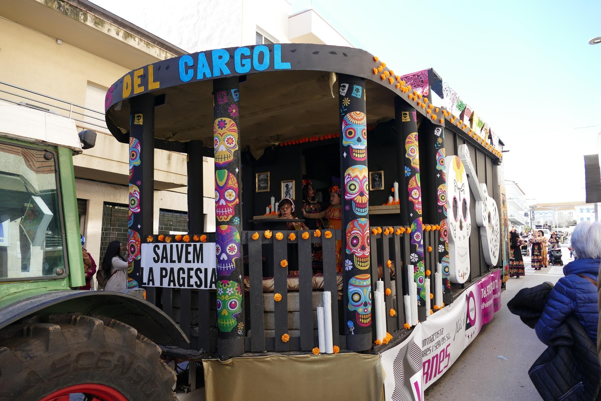 L'Escala s'acoloreix amb la rua de carnaval