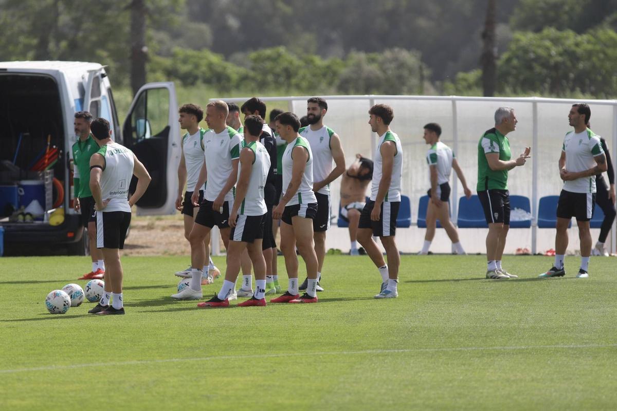 Los jugadores del Córdoba CF, en un entrenamiento de la pasada campaña.