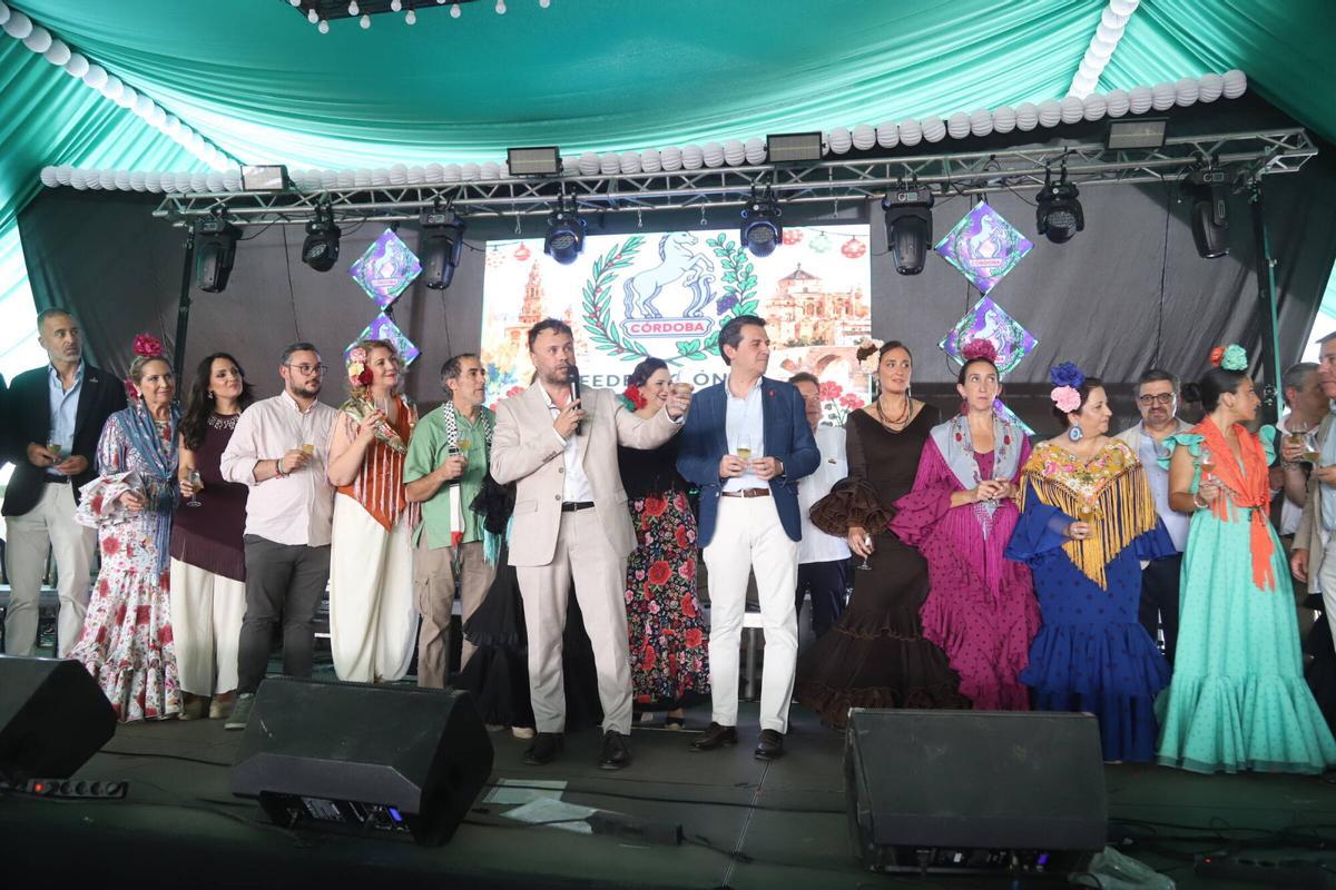 Numerosos peñistas comparten su día de convivencia en El Arenal