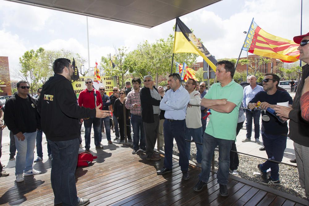 Protesta de los taxistas en Castelló contra Uber