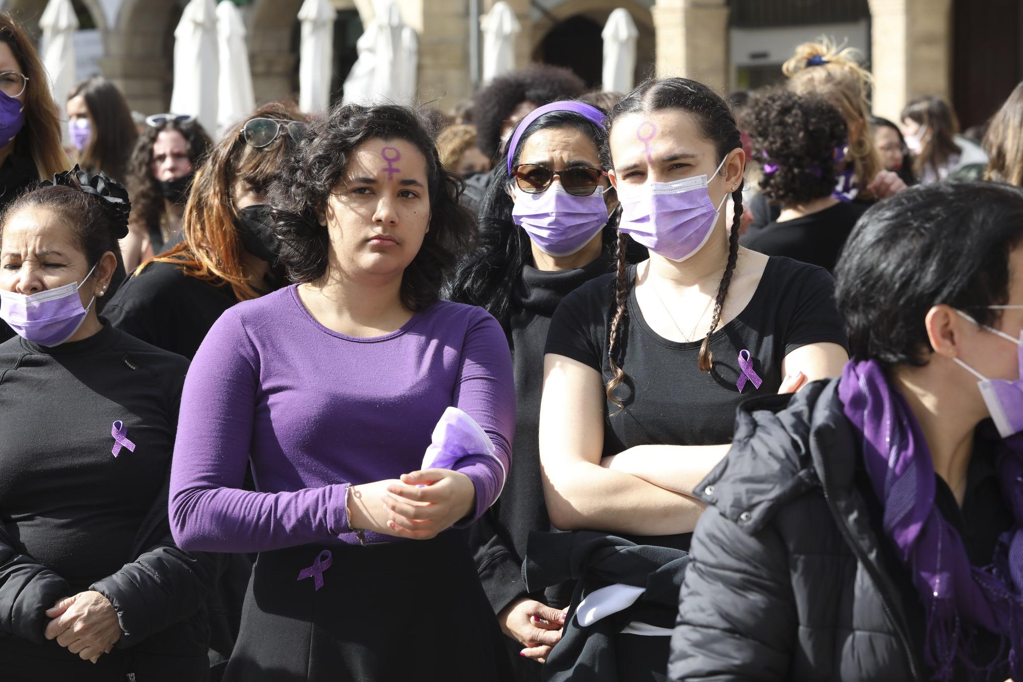 EN IMÁGENES: Así se vivió el Día de la Mujer (8M) en Avilés