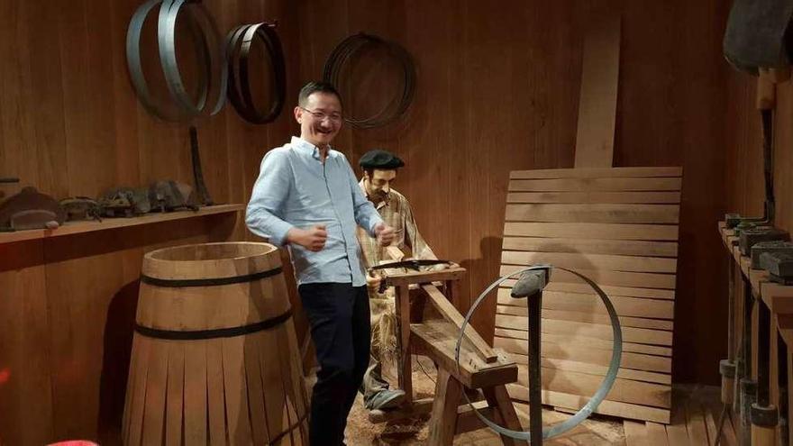 El &quot;influencer&quot; chino Beef Brother visita el Museo del Vino de Morales