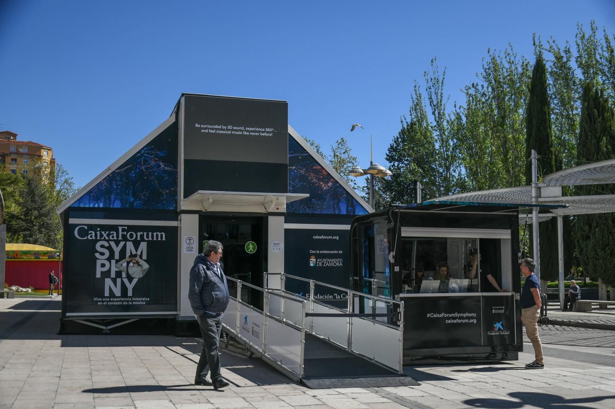 Exposición Symphony de La Caixa en La Marina