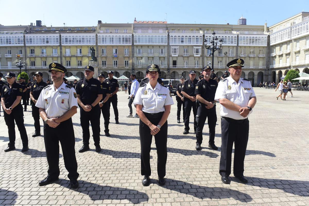 Presentación de Policías Nacionales en prácticas en la plaza de María Pita